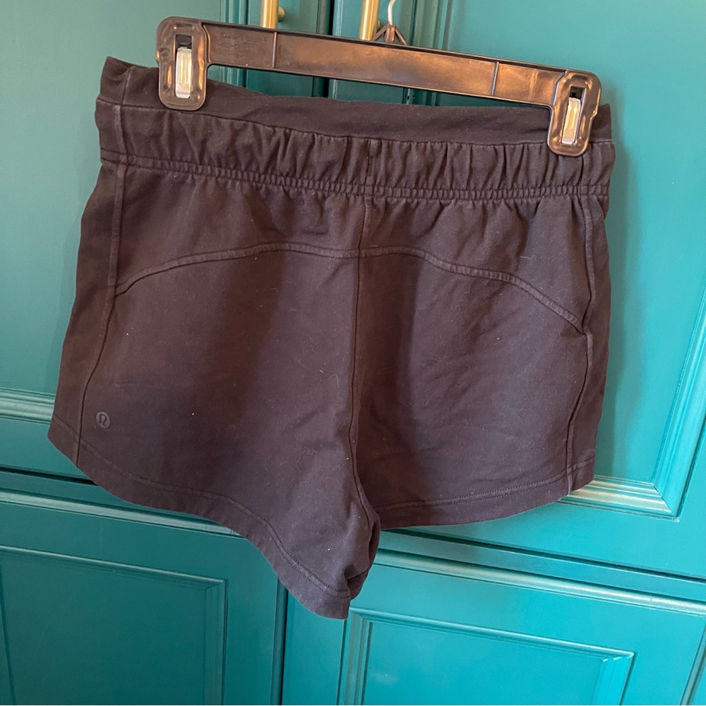 Lululemon Black Athletic Short Sz 6 Workout - Picture 2 of 3